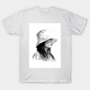 bucket hat RT T-Shirt